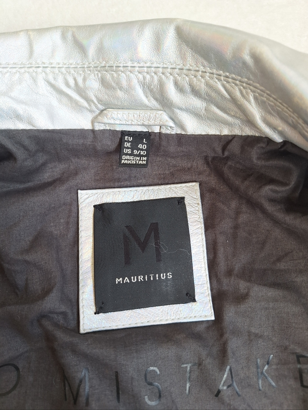 ✨ MAURITIUS Silver Holographic Leather Moto Jacket Sz L (Fits like M) ✨️ - Picture 13 of 16